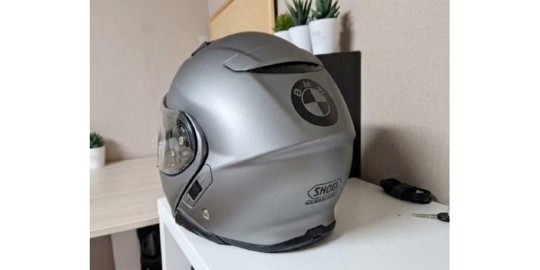 Cómo personalizar tu casco de moto con vinilos decorativos